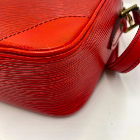 Auth Louis Vuitton Small Textured Epi Red Leather Trocadero Shoulder Bag - Picture 7 of 15